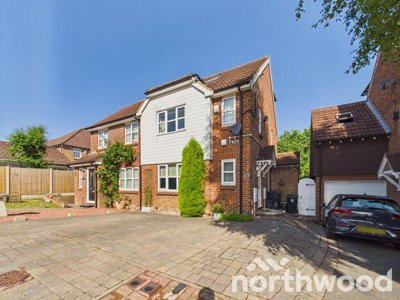 Property on Bradbridge Green, TN23 5WA