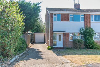 Property on Fowler Close, RG6 7SS
