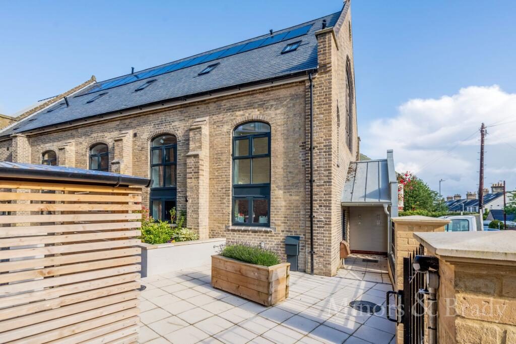 Property main image