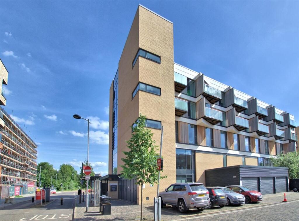 Property main image