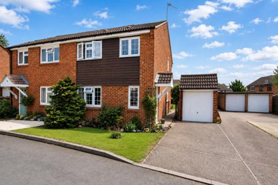 Property on Ealing Close, WD6 5NS