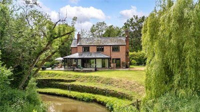 Property on WR15 8SQ