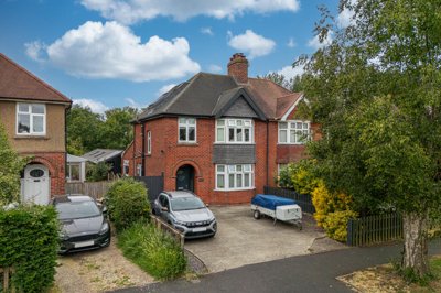 Property on Clarendon Avenue, BA14 7BW