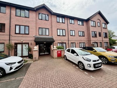 Property on GL1 3EL