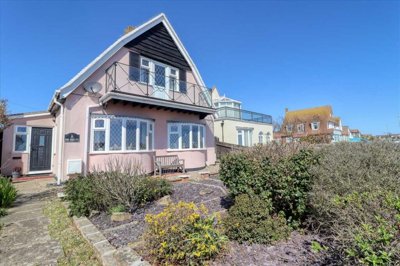 Property on Cliff Parade, CO14 8HB