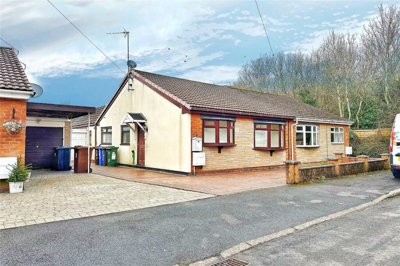 Property on Arundel Close, SK15 3LS
