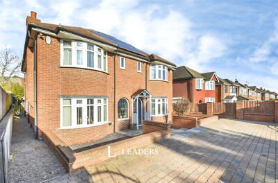 Property on Trowell Road, NG8 2DF