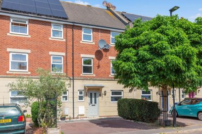 Property on Trent Square, SP8 4FS