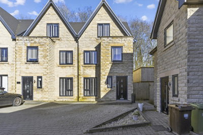 Property on Canal View, OL5 9FJ