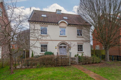 Property on Garden Square, IP12 2GW