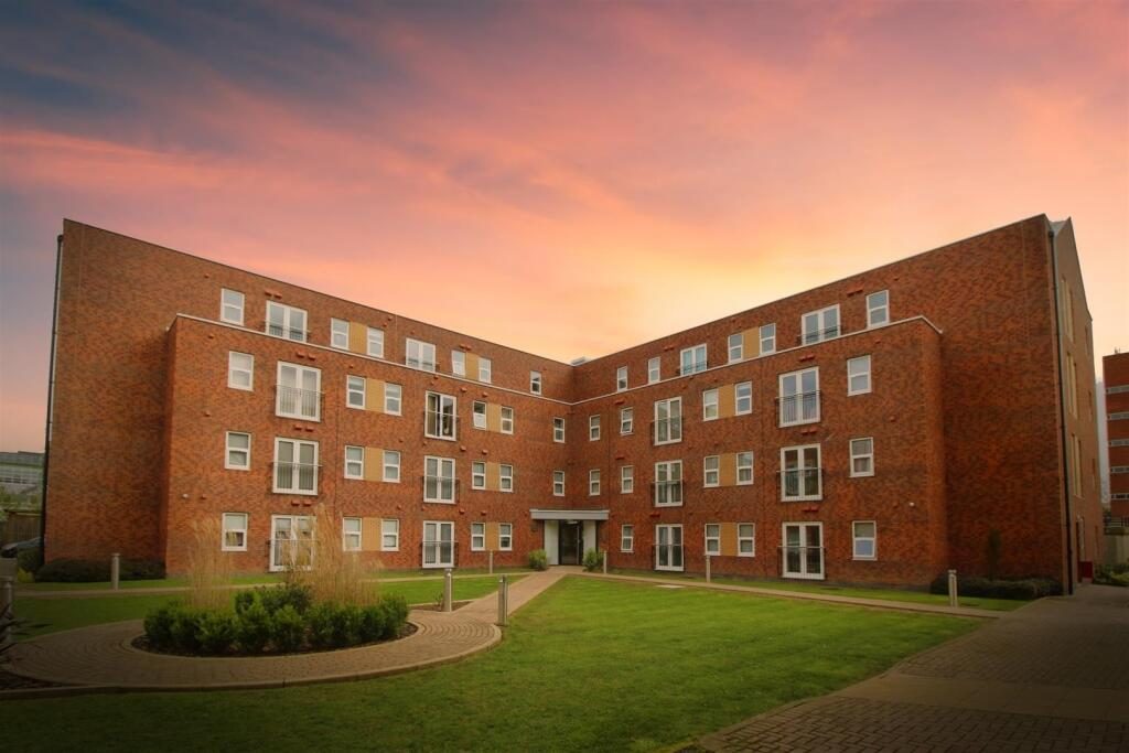 Property main image
