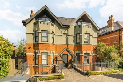 Property on Chinbrook Road, SE12 9QL