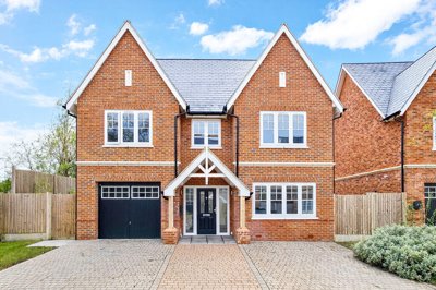 Property on Edward Close, EN7 5FD