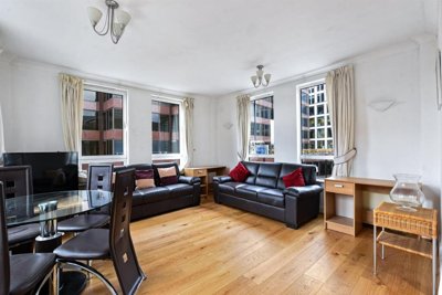 Property on Monument Street, EC3R 8BT