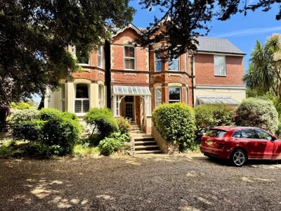 Property on EX8 2DZ