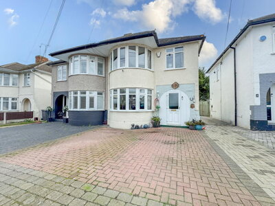 Property on Seddons Walk, SS5 5DB