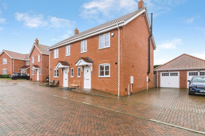 Property on Meadowlands, NR34 7FE