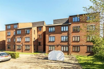 Property on Burnt Ash Hill, SE12 0HY