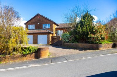 Property on Heol Y Glyn, CF46 5RX