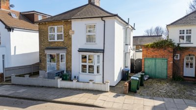 Property on Park Road, WD17 4QP