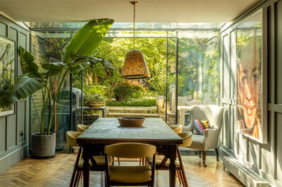 Property on Royal Crescent, W11 4SN