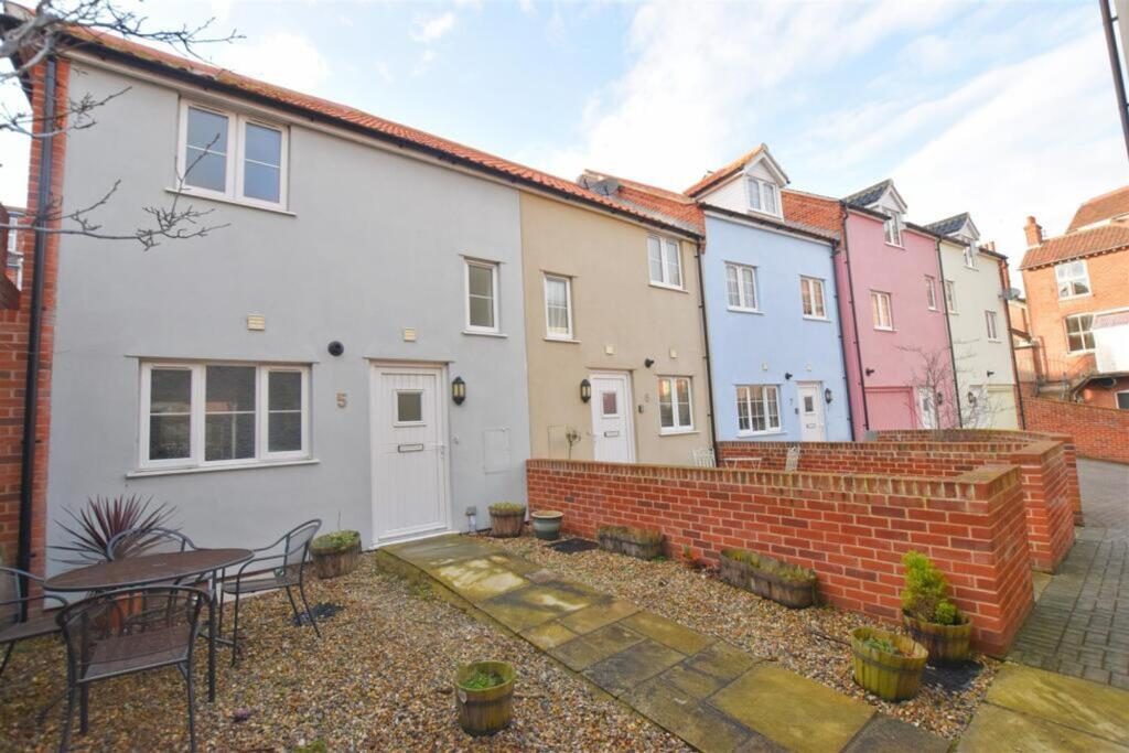 Terraced House