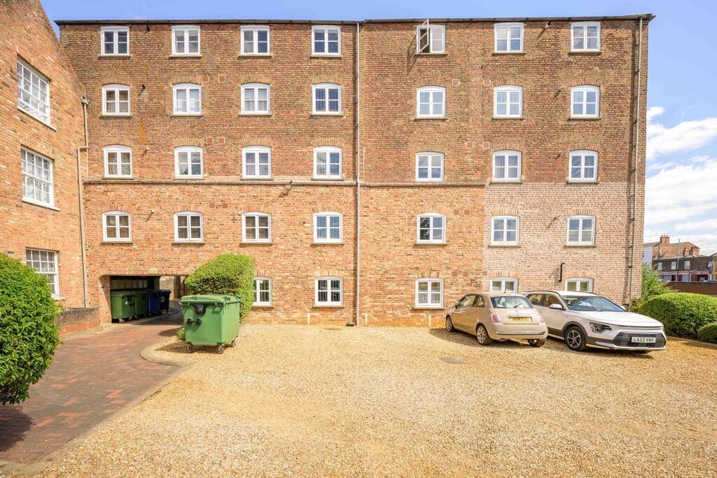 Property main image