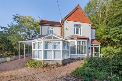 Property on Eaglesbush Valley, SA11 2AN
