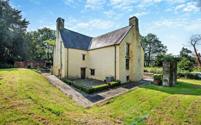 Property on SA19 8EL