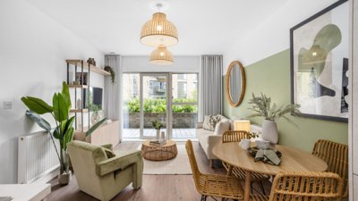 Property on Flagstaff Road, RG2 6BW