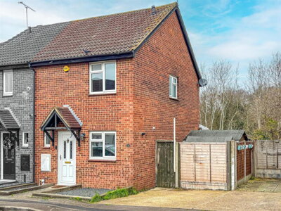 Property on Woodstock Crescent, SS5 4XG