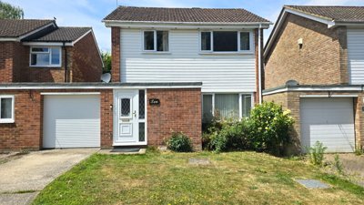 Property on Bunkers Hill, RG14 6TF
