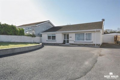 Property on SA43 3NQ