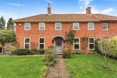 Property on Vicarage Road, CV8 3DH