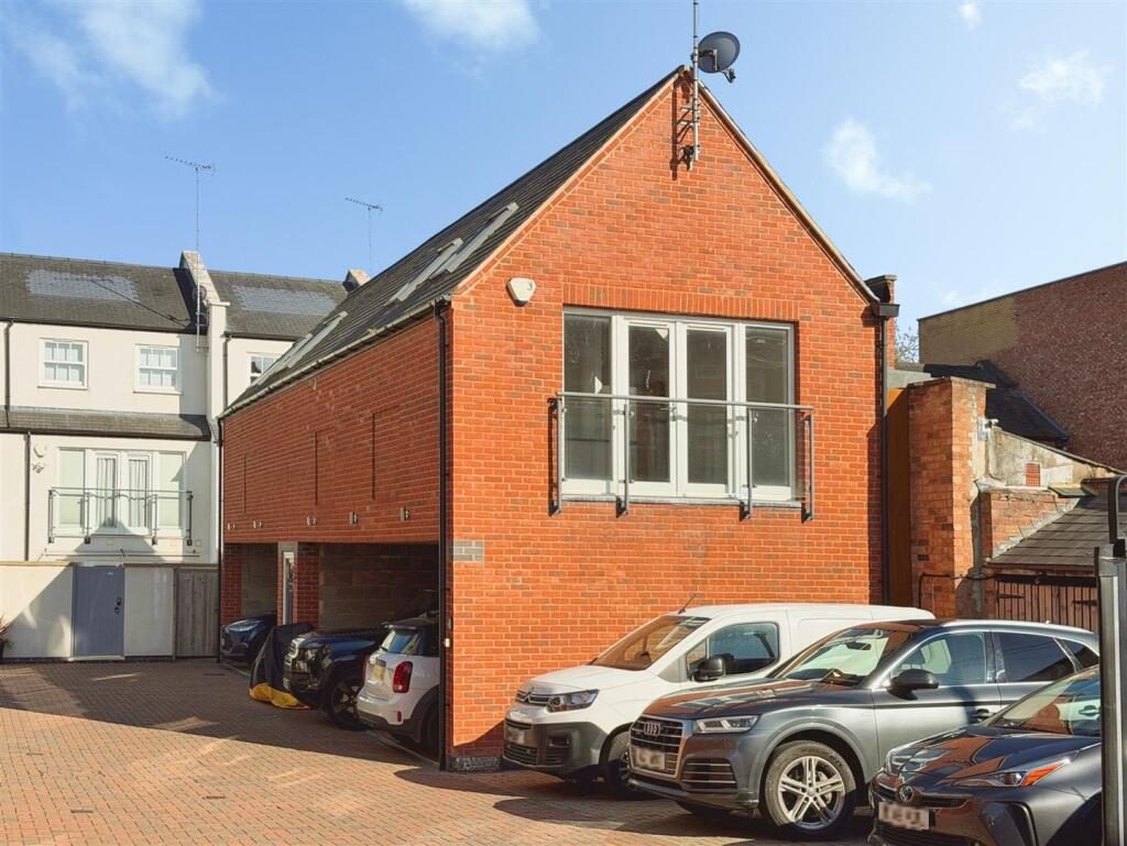 Property main image