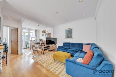 Property on Selborne Gardens, NW4 4SJ
