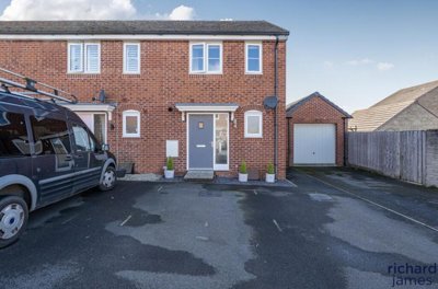 Property on Ray Close, SN5 4GU