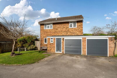 Property on Kipling Close, GU46 6YA