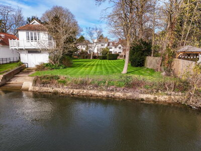 Property on Thames Street, TW16 5QP