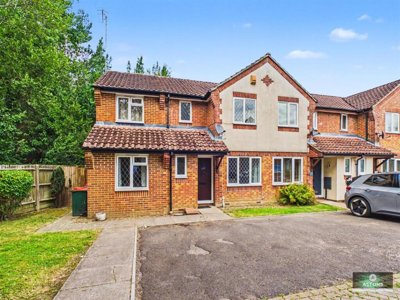 Property on Graveney Road, RH10 7UQ