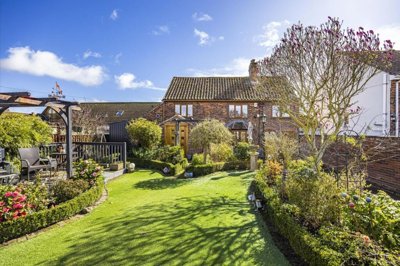 Property on Station Road, NG22 8BX