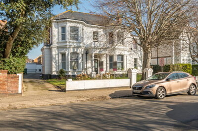 Property on Richmond Road, BN11 4AF