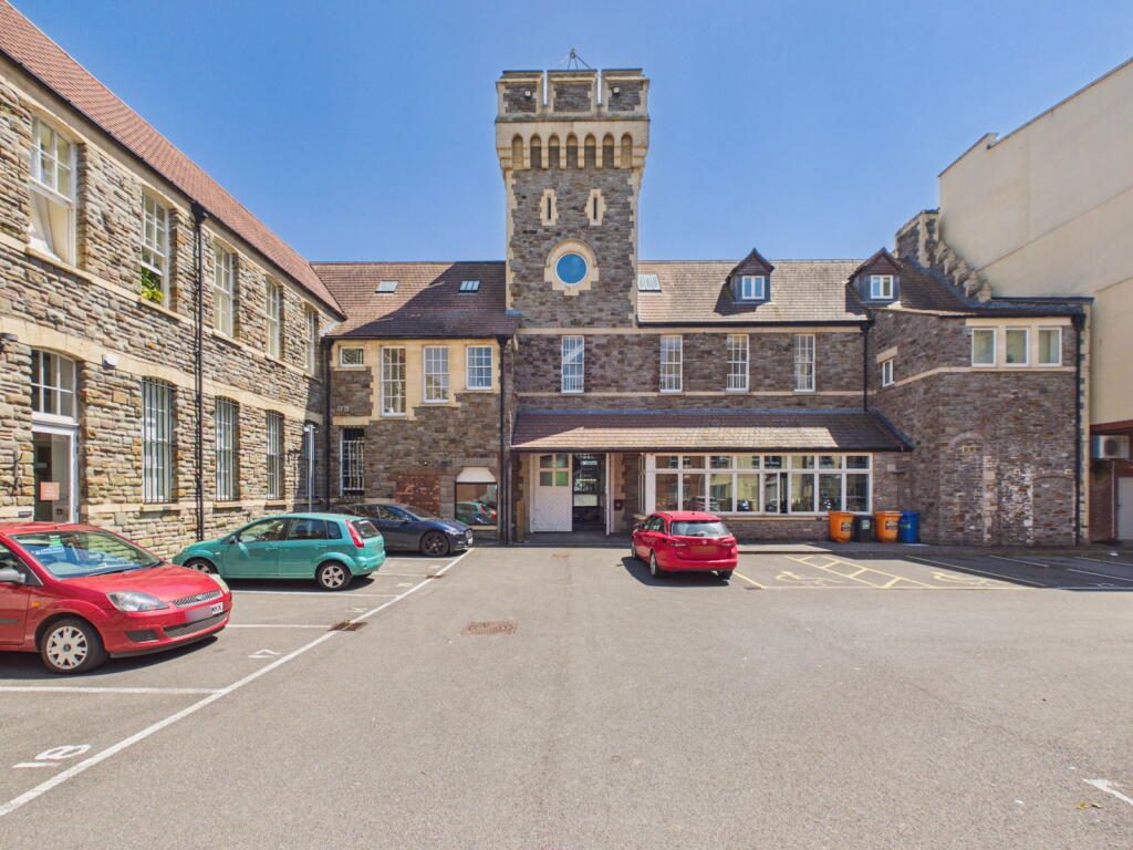 Property main image