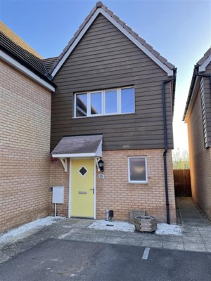 Property on Fieldfare, LU7 4DG