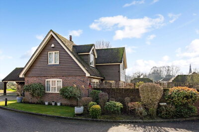 Property on Farriers Close, RG25 2EZ