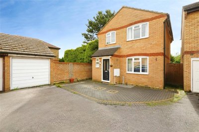 Property on Benson Close, OX26 4FQ