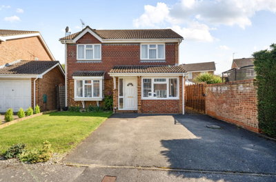 Property on Eddington Road, RG12 8GF