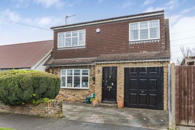 Property on The Meads, AL2 3QJ