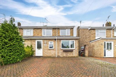 Property on Foxley Close, GU17 0JZ