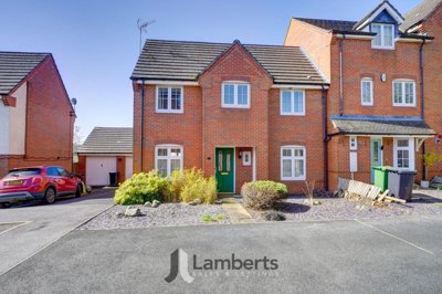 Property on Evesham Road, B97 5JN